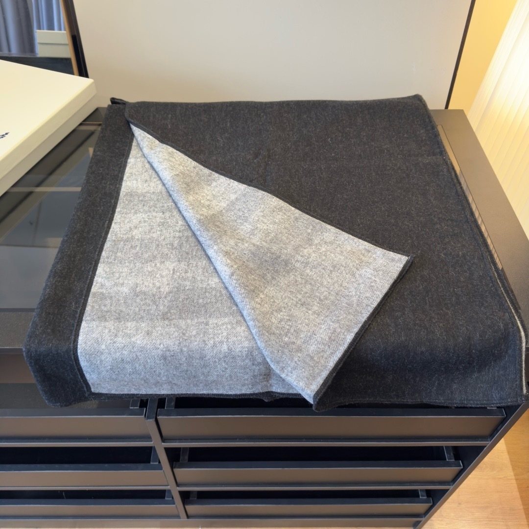 Burberry Reversible Color-Block Poncho — detail